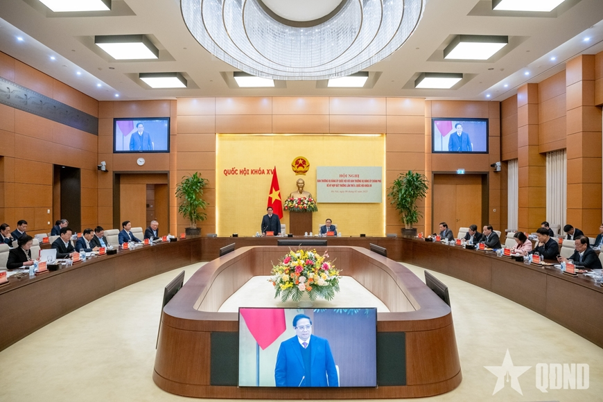 Đặt lợi ích quốc gia, dân tộc, lợi ích nhân dân lên trên hết, trước hết